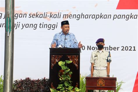 UM Gelar Upacara Bendera Peringatan Hari Pahlawan 2021 | Universitas Negeri Malang (UM)