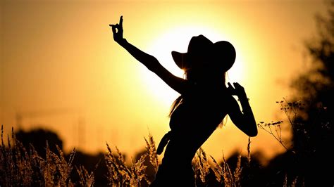 Download Sunset Hat Silhouette Woman Cowgirl HD Wallpaper