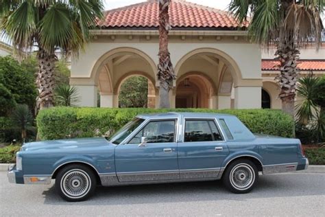 1988 Lincoln Town Car Signature Series - Classic Lincoln Town Car 1988 for sale