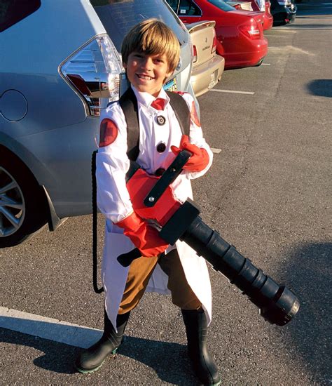 A Medic Costume My Dad Made For Me Back In 5th Grade. : r/tf2