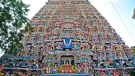 Kasi Viswanathar Temple (Timings, Aarti, History, Built by, Images & Location)