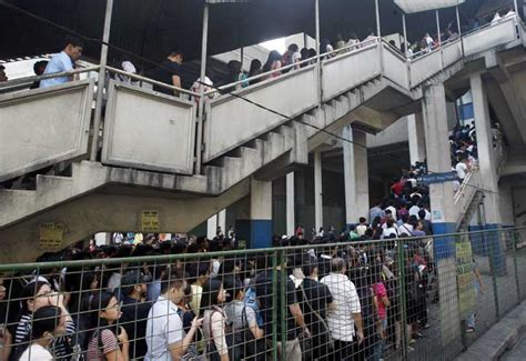 MRT commuters lose millions of man-hours