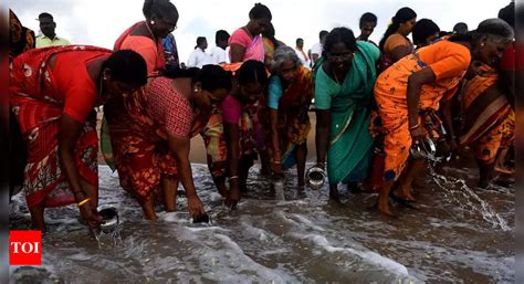 Tamil Nadu Tsunami: Tamil Nadu remembers 2004 tsunami victims | Chennai ...