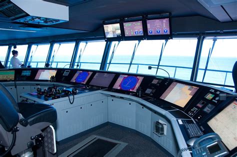 Bridge of the cruise ship Oasis of the Seas : cockpits