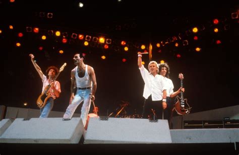 Queen at Live Aid on July 13, 1985 in London, United Kingdom. 170612F1 | フレディマーキュリー, ドラマー, クイーン