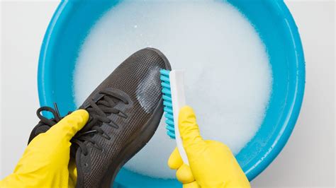 How to wash running shoes without ruining them | Advnture