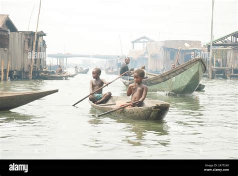 Makoko slum hi-res stock photography and images - Alamy