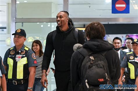 LOOK: Dwight Howard lands in the Philippines ahead of Dubai tournament