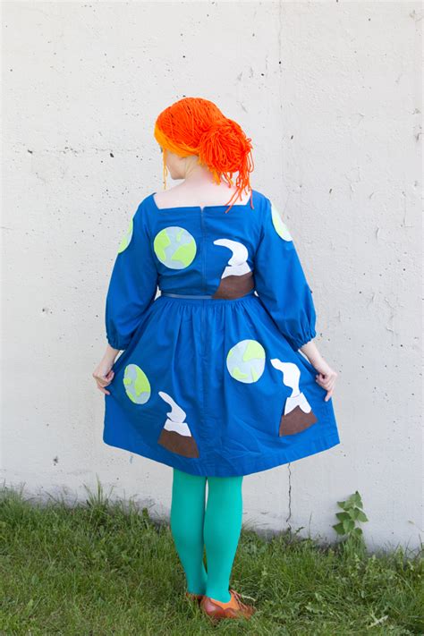 Easy Ms. Frizzle Costume for Halloween or Comic Con | Hands Occupied