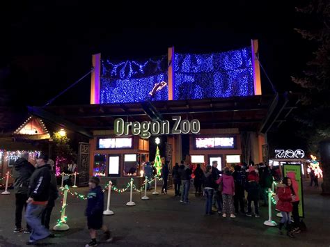 Portland ZooLights with kids at the Oregon Zoo: Holidays in Portland, OR