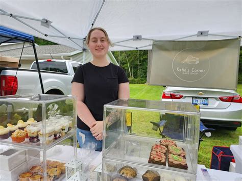 Sanford Artisan Farmers Market brings art, honey, cookies to residents