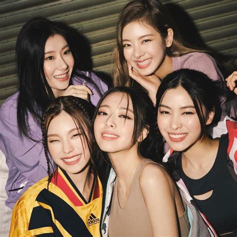 Pin by 🐰 on itzy !♡ in 2022 | Itzy, Kpop girls, Iconic photos