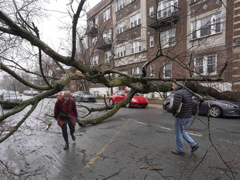 800,000 lose power as freezing rain hits Ontario and Quebec - The Columbian