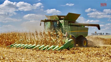 5 JOHN DEERE S690 Combines Harvesting Corn - YouTube