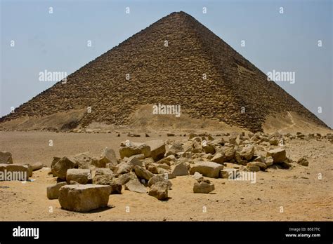 Red Pyramid of Sneferu at Dahshur Egypt Stock Photo - Alamy