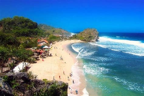 Pantai Indrayanti, Destinasi Wisata Alam Yogyakarta - Daerah Katadata.co.id