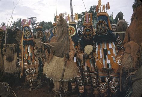 African Masquerades: Incredible Photos Of Tribal Masks 1942-1972 | 宗教, 仮面