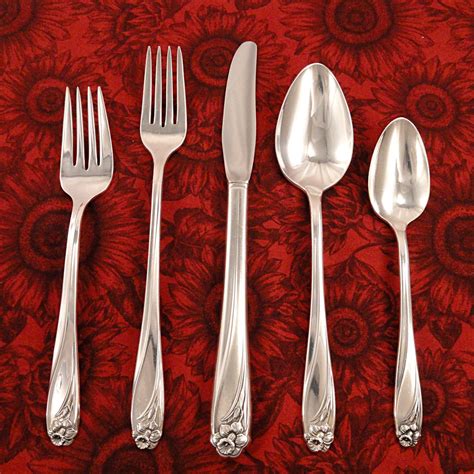 1847 Rogers DAFFODIL Silverware Set Vintage 1950 Silver Plate Flatware ...