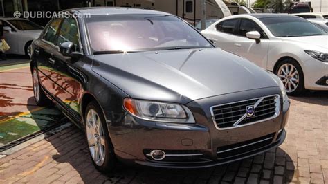 Volvo S80 V8 AWD for sale: AED 15,000. Grey/Silver, 2008