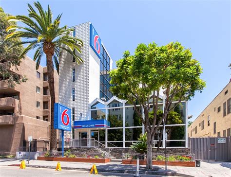 40 Best VERIFIED Pet Friendly Hotels in Los Angeles with Weight Limits & Pet Fees