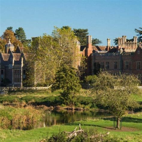 Dog walk at Charlecote Park · Warwickshire · Walkiees