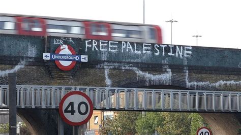 Waving a Palestinian flag on British streets 'may not be legitimate ...