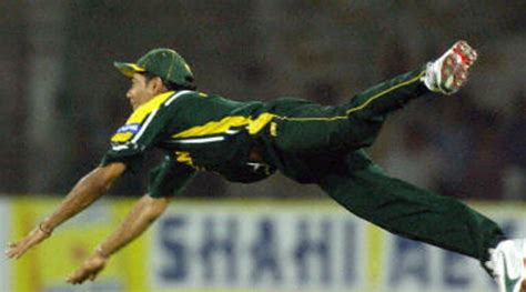 Mohammad Sami dives trying for a catch | ESPNcricinfo.com