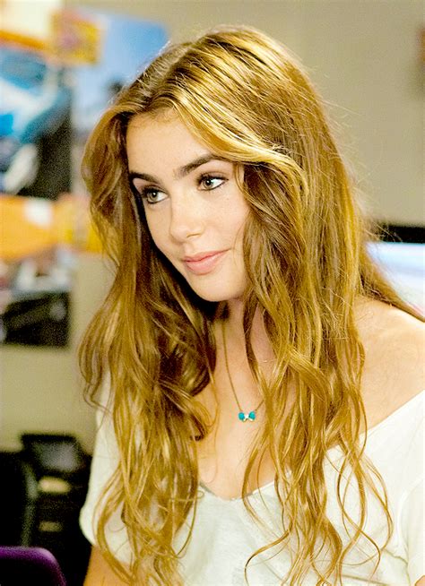 Daily Lily Collins | Lily's real hair colour Lily Collins Hair, Lily ...