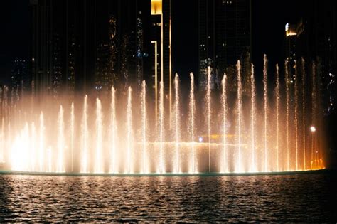 Premium Photo | The dubai fountain at night