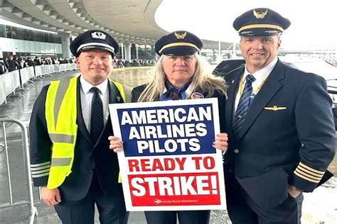 American Airlines pilots approve contract with 46% higher pay