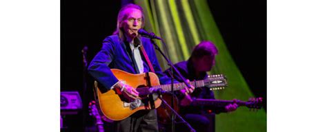 Legendary Canadian Singer Gordon Lightfoot Has Died at 84 - Skratch n' Sniff