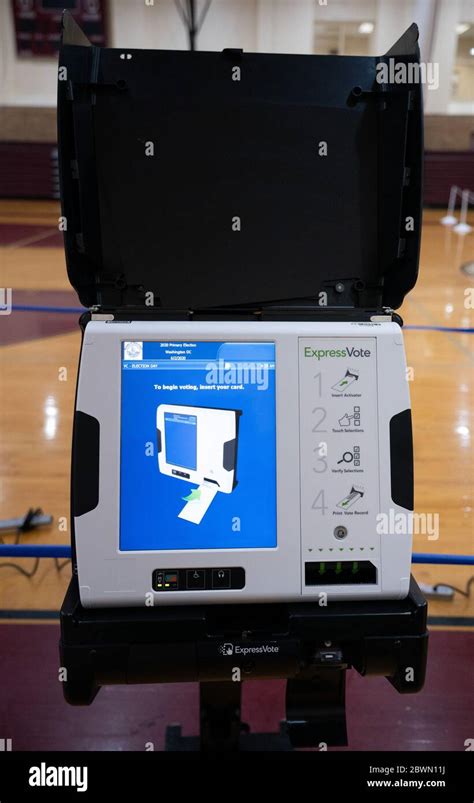 Electronic voting machine hi-res stock photography and images - Alamy