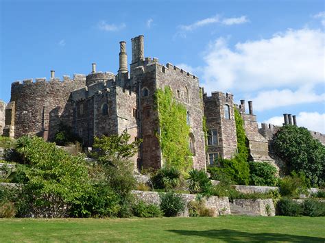 Photographs of Berkeley Castle, Gloucestershire, England: Lawn