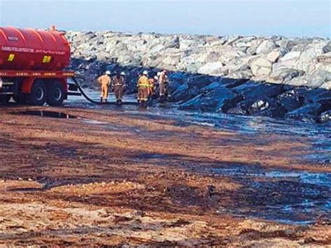 Kalba beach evacuated after oil spill | Environment – Gulf News