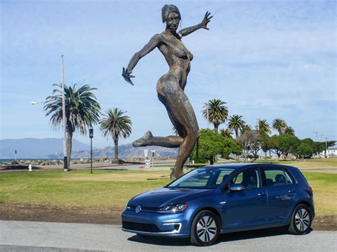 2015 Volkswagen e-Golf review: e-Golf expands VW's hatchback range into ...