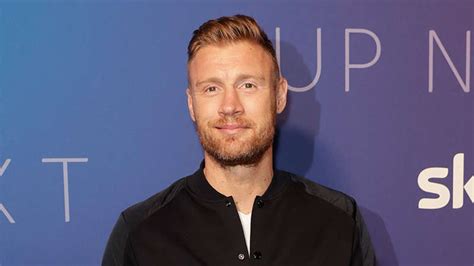 Freddie Flintoff taken to hospital after Top Gear crash - U105