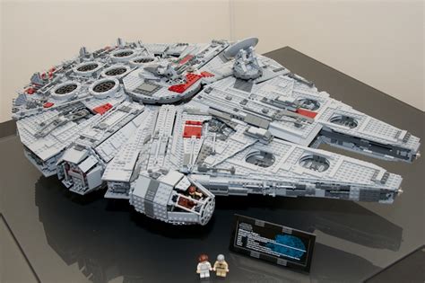 10179: Ultimate Collector’s Millennium Falcon | Lego Star Wars & Beyond