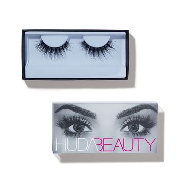 Huda Beauty's Classic False Lashes in Samantha #7 Look Like Lash Extensions — Editor Review | Allure