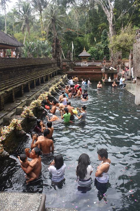 File:Around Ubud, Pura Tirta Empul (6985858921).jpg - Wikimedia Commons