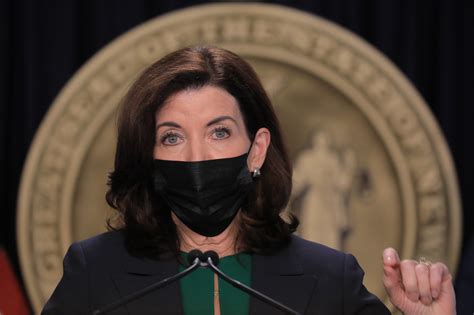 Desk jockeys rip Gov. Hochul’s new mask mandate