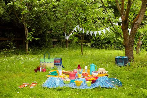 Summer homes and gardens: picnic in the park | Life and style | The Guardian