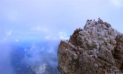 Hiking on the holiday in Zugspitze free image download