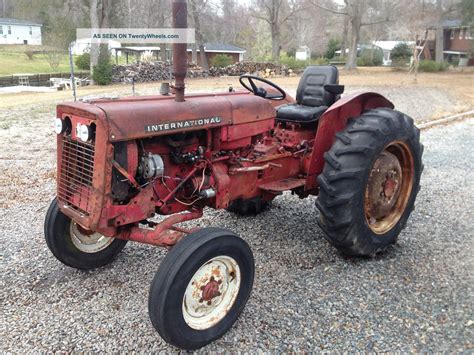 International Harvester 424 Tractor