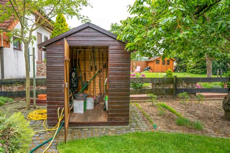 26 Outdoor Shed Organization & Storage Ideas | Extra Space Storage