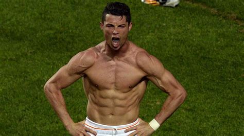 Cristiano Ronald’s abs ‘disappear’ as Real Madrid, Barcelona rivalry gets nasty | Daily Telegraph