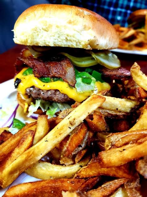 The Bold and the Beautiful: Chicago's Best Burgers - Concierge Preferred