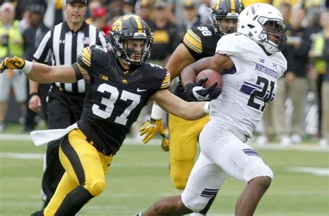 Pin by Tommy Thomas on Iowa hawkeyes | Football helmets, Iowa hawkeyes ...