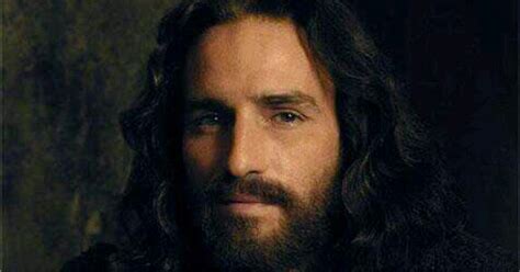 Devotion to the Holy Face of Jesus: Jim Caviezel as Jesus - Passion of Christ