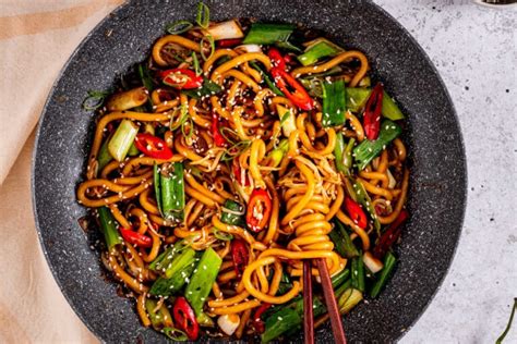 Spicy Asian Noodles (10 Minutes!) - TBMW