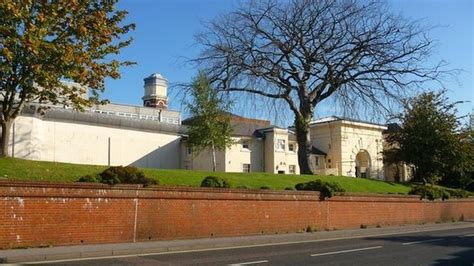 HMP Winchester inmates 'locked in cells for 23 hours a day' - BBC News